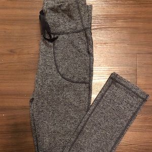 Lululemon leggings (grey/black pattern)